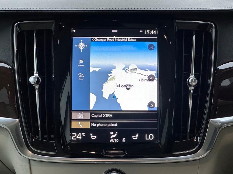 VOLVO V90