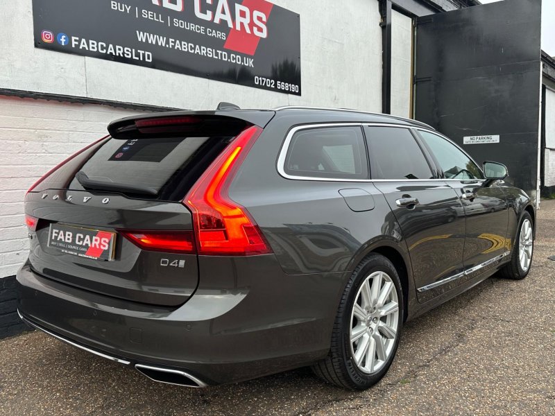 VOLVO V90