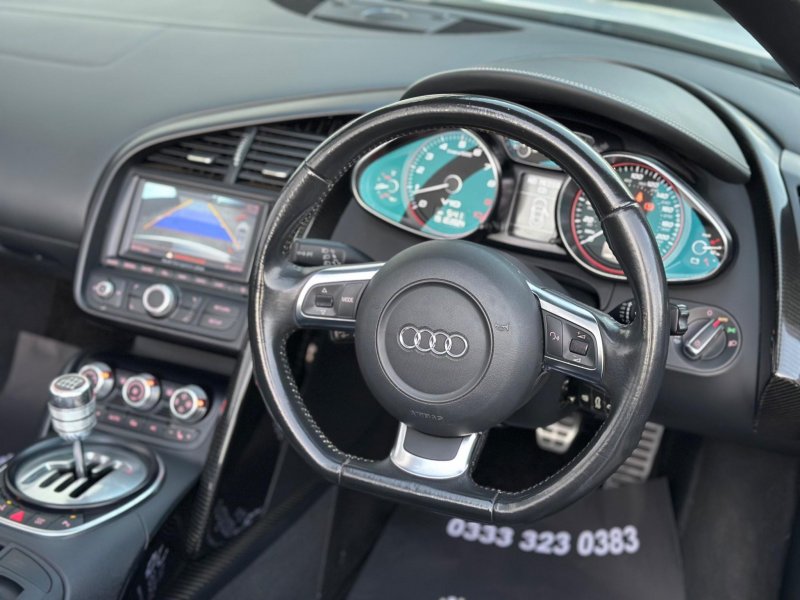 AUDI R8