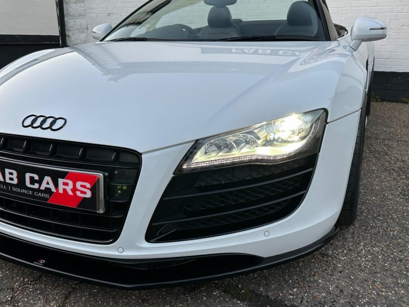 AUDI R8