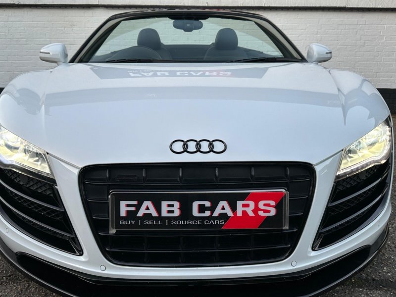 AUDI R8