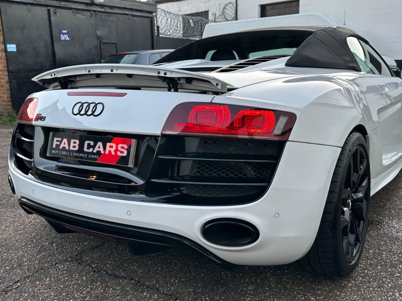 AUDI R8