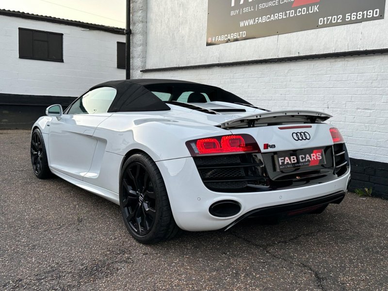 AUDI R8