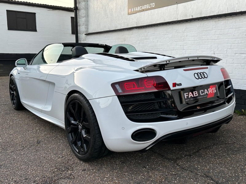 AUDI R8