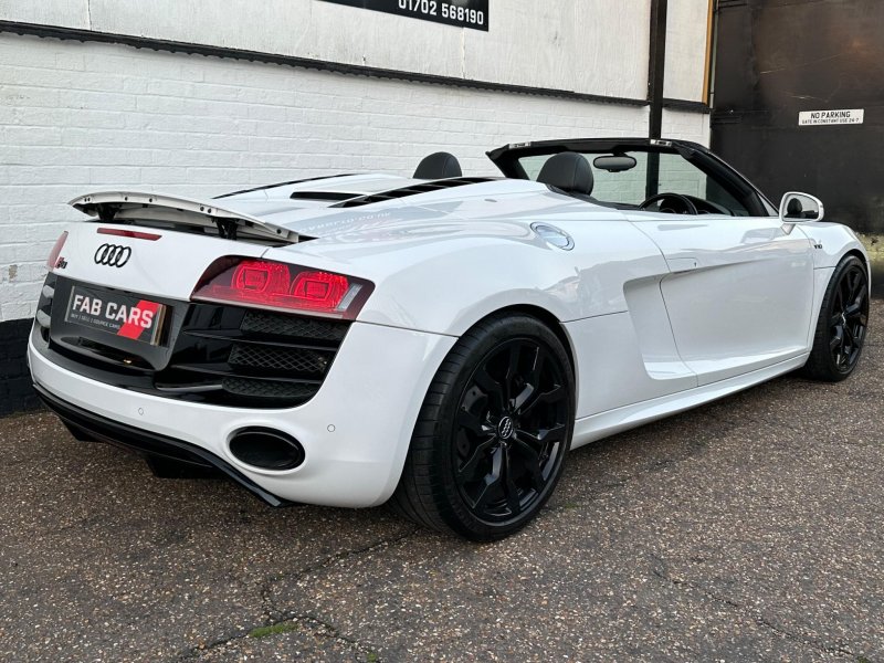 AUDI R8