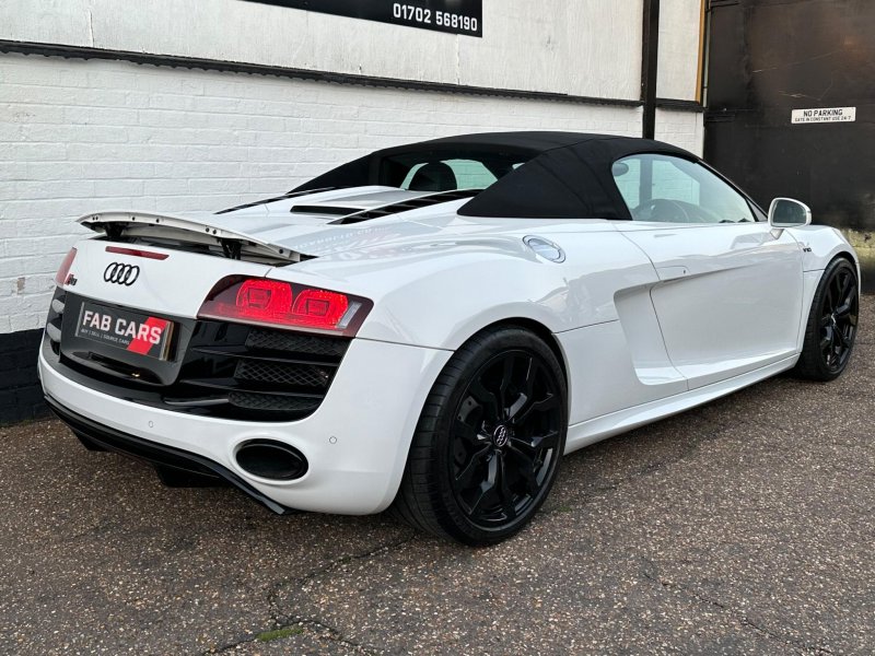 AUDI R8