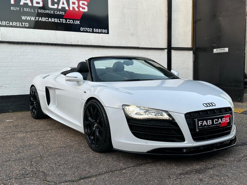 AUDI R8