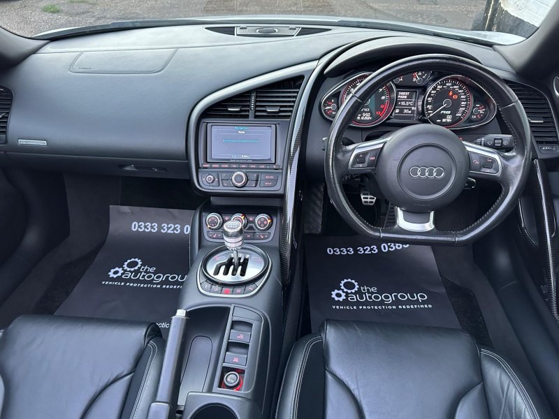 AUDI R8