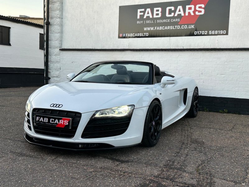 AUDI R8