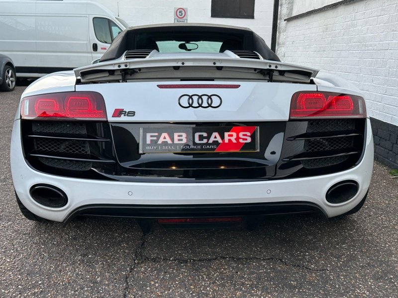 AUDI R8