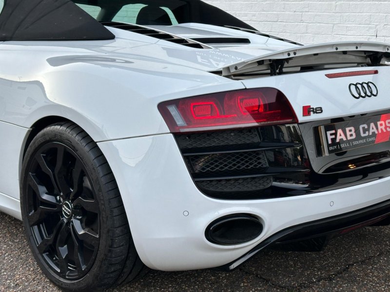 AUDI R8