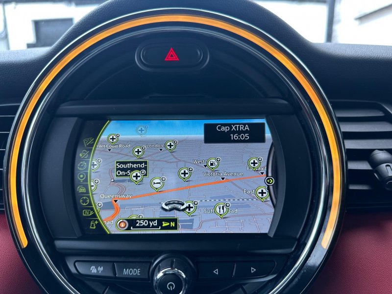 MINI HATCH