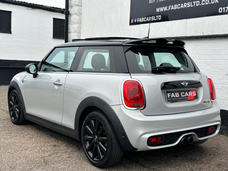 MINI HATCH